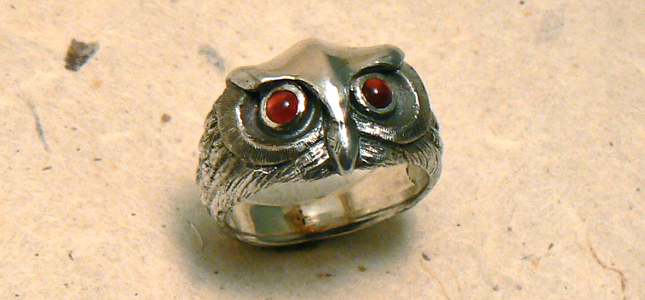 gufo con granati | anelli in argento