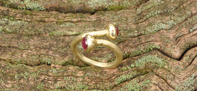 serpente a due rubini | anelli in oro
