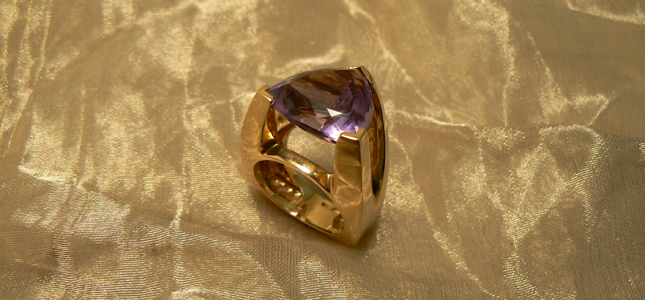 triangolo ametista | anelli in oro